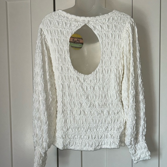 New with tags Kyemi smocked top with keyhole back L - Picture 2 of 8